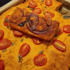 My tray was a little bit too big so it's a lot thinner. 

I'm also not a big fan of olives, so I soften some onions in balsamic vinegar added it to the base and then put the mixture on top.

Fantastic and light with the sweetness of the onion