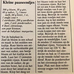 70-80 gram deeg per broodje. Bij helft van ingrediënten: 6 broodjes. Droge gist:verse gist = 1:3. Voor invriezen: nacht laten ontdooien uit de zak, in kom met doek erover (bestrooi de kom vooraf met wat bloem). Dan nogmaals kneden en op warme plek laten rijzen.