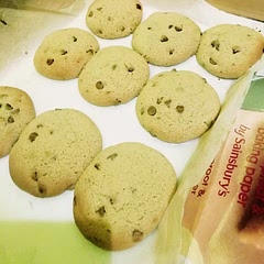 Tasty! I followed the feedback from the reviews! I just did one pack of choc chips and one cup of sugar in total. They were perfect. Only 7 mins to cook 👌