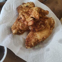 The breading stayed on perfectly and fried nicely. Crispy on the outside, moist on the inside. The sauce is good too