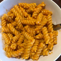 Not the most appetising photo but oh my god! It is in fact very “mamma mia”.  I only had fusilli and mixed in some tomato purée as i didn’t have as much chilli paste! Added extra garlic 🧄10/10 will make this again! ❤️