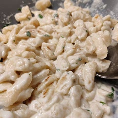 That creamy sauce..! 🤤 I used Spätzle instead of Gnocchi and added Parsley, was still super sexy though! 🤩