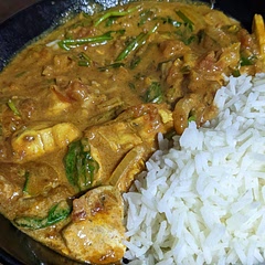 Used all fresh ingredients rather than frozen - bloomin lovely! Had a balti curry paste in the fridge so used that, and probably twice what it needed, it had a bit of a kick to it 🤣 beautiful though. Will have again;