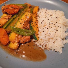 Variation on a theme. Replaced sugar for honey and ginger for 5 spice. Also added some extra water for a bit of sauce and swapped the veg around (Carrots, Courgette, Sugar Snap Peas and Parsnip).  Gurt lush!!