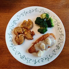 It was so delicious! I prefer the gravy to be thicker so I would only put maybe half of the chicken stock next time.
Served with crispy smashed gold potatoes and sauteed broccoli. Yum!