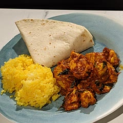Took half of the chilli powder and three chilli's, still too spicy 🔥🥵

Edit, with a fifth of the chilli it's super!