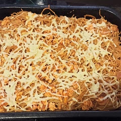I accidentally added more spaghetti but it was still good. 
Tip: don't turn oven in the beginning but sometime after you add pasata to the pan. My oven was working 15 minutes longer for no reason 😑