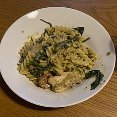A healthy recipe with abundant of spinach and tomatoes. Didn’t use one pot and I add in the chicken later. But I think it still ends up pretty well.