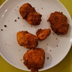 Breadcrumbs
Marinated chicken breast cubes
Egg
Flour