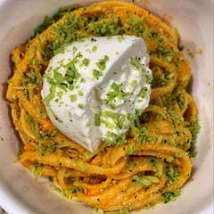 I used Roma tomatoes to make a tomato sauce instead. The basil Parmesan was perfection, it gave the pasta a special touch!🤤