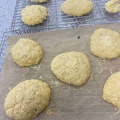 Really soft and fluffy on the inside! Taste super nice!