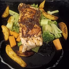 I used half cooked wedges, no spinach to decrease the prep time. Turned out great.
Simple and delicious