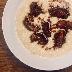 This was freaking lovely!
Amazing savory-sweet combination of prominent and creamy Gorgonzola and subtle yet elegant glazed fig, all together balanced out with rice! Real fancy restaurant quality stuff! And so easy too!! :)