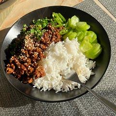 Added cucumbers, parsley and green chillies for freshness. Sauce was soy sauce, sugar, gochujang and oyster sauce. Added a little extra toasted sesame seeds, served woth basmati rice. 10/10 would do it again