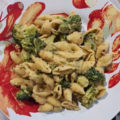 Yummy! The sauce was quite thick so I would recommend saving your pasta water and adding in some as necessary to thin out the sauce a little!