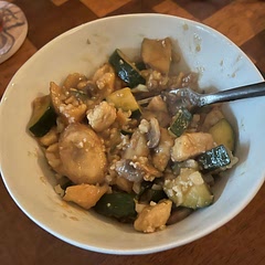 I’m not kidding, this stuff is delicious!! Served with cauliflower rice 
Made a double batch for leftovers!