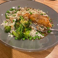 Love this recipe, will definitely make again - doubled the sauce recipe because it didn’t make very much, marinated salmon for 30 mins before putting in the oven (would recommend, enhanced the flavour massively). Served with rice, peas and broccoli
