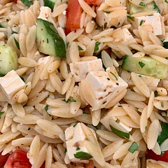 My favorite salad ever! I always get asked to bring this salad to bbq‘s. I don’t like like olives so I omit them. Also great with roasted sunflower seeds