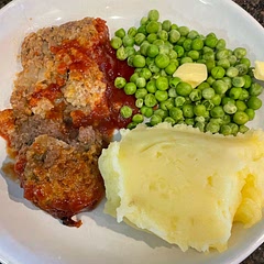 Super moist and the ketchup was so good. Made it with breadcrumbs and made my own onion soup mix.