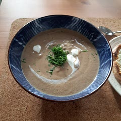 I used 2cups of stock and only 3tbsp of flour then blended instead of leaving it chunky - very tasty!