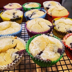 Made the mistake of using paper muffin liners, the muffins stick to the paper, and pull the muffins apart.  Next time no paper! Tastes so yummy!