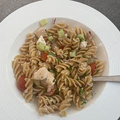 Yummy, quick and easy to make, very basic but I was looking for a basic meal. I didn’t add olive because I don’t like them x
