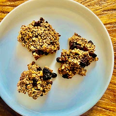 These are deffo not for those with a. Sweet tooth. 
Very much a “diet cookie” which is great for me and gluten free too which is even better. Bit chewy, but bland but weirdly addictive lol. 