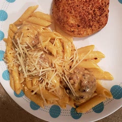 SOOOOO good. I used penne instead of ravioli but the sauce and meatballs were delicious!!