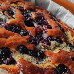 Just out the oven. Have to give it some time to cool and try it. Super simple recipe....just hope it tastes as good as it looks :)
