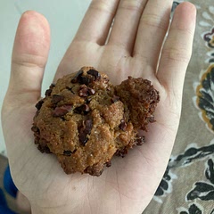 I don’t know how mines came out so ugly but these were REALLY good especially with the cacao nibs 😋