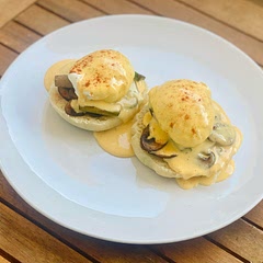 Nice one! I’ve been feeling extra these days so I made english muffing and hollandaise from scratch as well. Anyways - great vegetarian version of a great classic brunch.