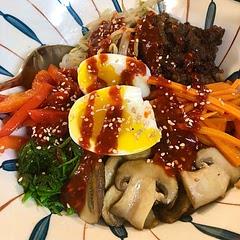 I just used whatever vegetables I had on hand and instead of ground beef, I used rib eye rolls (sliced for hotpot). I also topped with a soft boiled egg but a sunny side up one would be better (I just can’t eat them).