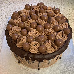 This cake was absolutely delicious. I would definitely make it again, it’s very rich so thin slices are the way forward