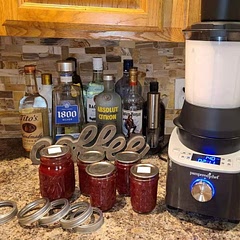 Made 6 cups of jam! Everyone loved it.