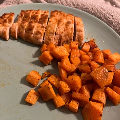 The perfect baked chicken. Don’t sleep on the brine. Used garlic powder, onion powder, paprika and salt+ pepper to season. Made into sheet pan meal and added sweet potatoes.