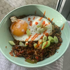 Delish! Works great as leftovers too, with an egg cooked fresh. Method doesn’t specify when to use the shallots so I cooked with the rest of the veg for the fried rice.