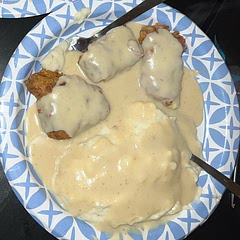 the recipe made lots of gravy, we used a good amount on each plate. It was really good