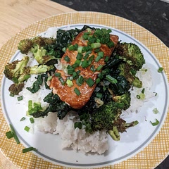 Panic stations hit when I realised I didn't have enough sweet chilli. So I improvised tonight and made a soy sauce paste instead. All you need is soy sauce, oyster sauce, brown sugar and sesame seed oil. Turned out great!