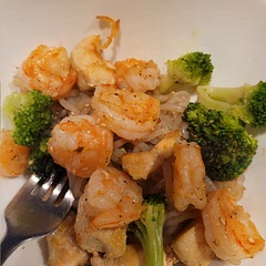 Added shrimp and used shirataki noodles.  So good!