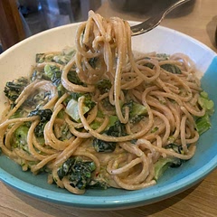Add hot chilli flakes for extra heat and a tablespoon of nutritional yeast (and greens for extra crunch)