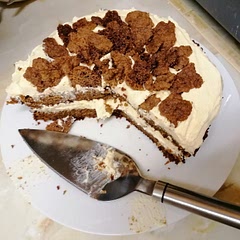 Amazing cake! Delicious cake and lovely icing - I'd absolutely make this again! The only thing I'd do is probably leave off the crumble, it didn't really add much to the cake in my opinion, and they didn't taste of anything really.