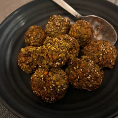 I made it in air fryer and it was delicious. 190 C for 16 minutes. If you fry them don’t forget putting it in the fridge before so they don’t fall apart!