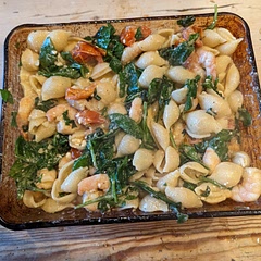 Used shell pasta and frozen jumbo king prawns. Had prawns in the oven for an extra 5 mins. Lovely and creamy dish. Kids liked it.