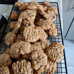 Delicious! My husband and I may have already eaten a bunch. Used a combination of monkfruit sweetener and coconut sugar. 8-9 minutes at 375. Ran out of parchment so had to use foil.