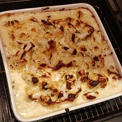 Nice basic recipe. I added garlic powder and a tablespoon of English mustard to the cheese mix.