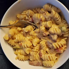 I used rigatoni and substituted red/green bell peppers instead of spinach and mushrooms. I would recommend adding more Cajun seasoning if you want it a little spicer.