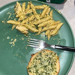 Delicious meal! Paired with garlic bread!