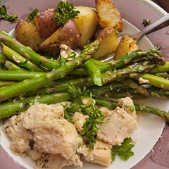 Delicious! I love the lemony flavor. I pan fried some red potatoes in a separate pan and served them on the side. They soaked up the butter lemon sauce 😋 so good