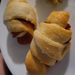 Super good tast like a Bosco stick but with a buttery crust instead of just plain.