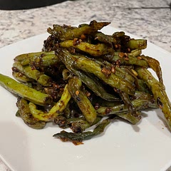 This was a simple side dish with very easy instructions to follow.  Definitely better than I thought.  I used half of the garlic for my dish.